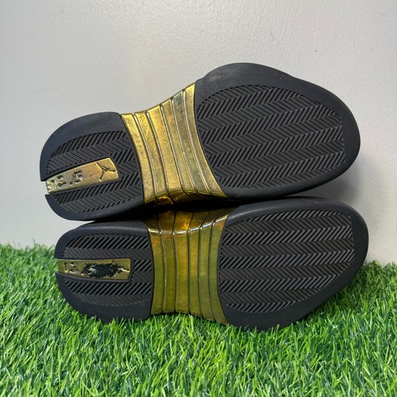 black and yellow jordan 15